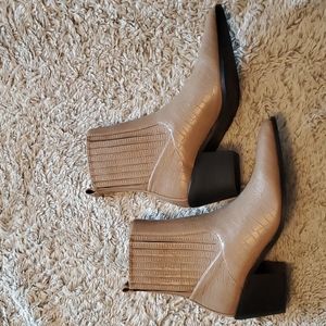 (SOLD) Nasty Gal, 6 Women, Brown/Tan Booties